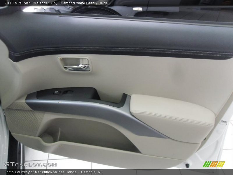 Diamond White Pearl / Beige 2010 Mitsubishi Outlander XLS