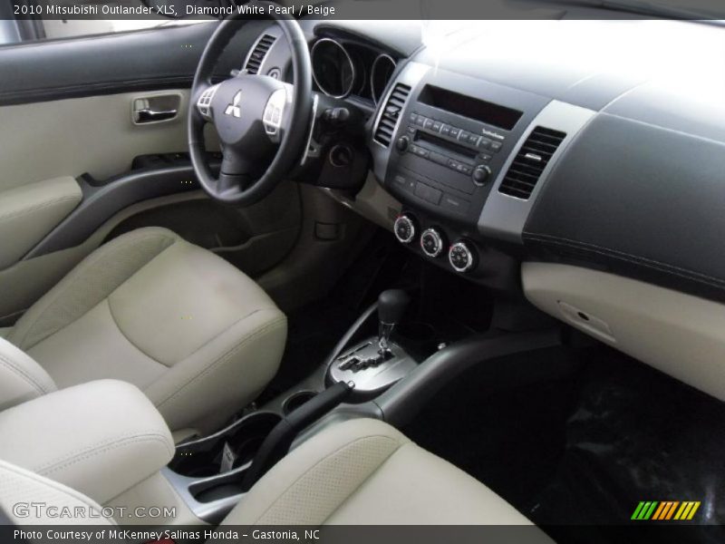 Diamond White Pearl / Beige 2010 Mitsubishi Outlander XLS