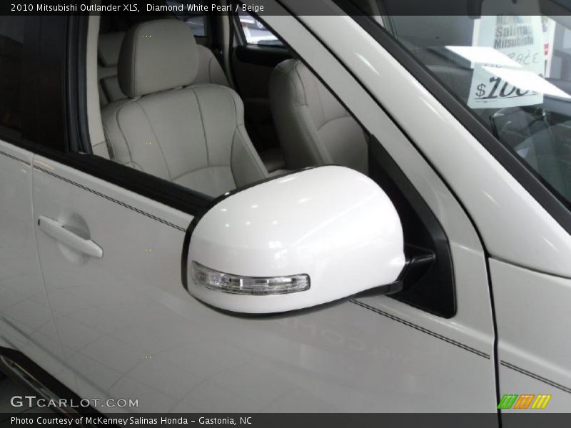 Diamond White Pearl / Beige 2010 Mitsubishi Outlander XLS