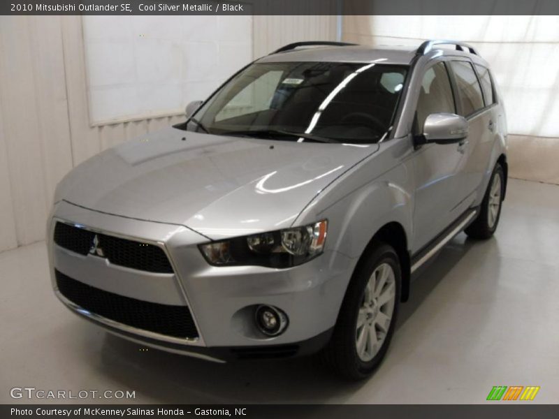 Cool Silver Metallic / Black 2010 Mitsubishi Outlander SE