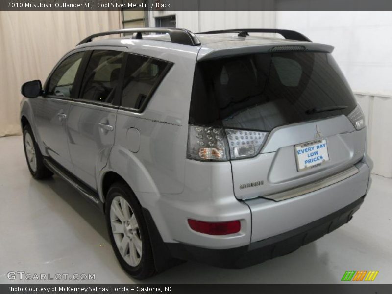 Cool Silver Metallic / Black 2010 Mitsubishi Outlander SE