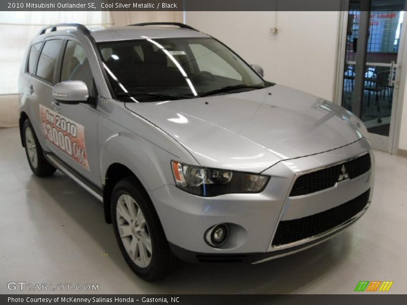 Cool Silver Metallic / Black 2010 Mitsubishi Outlander SE