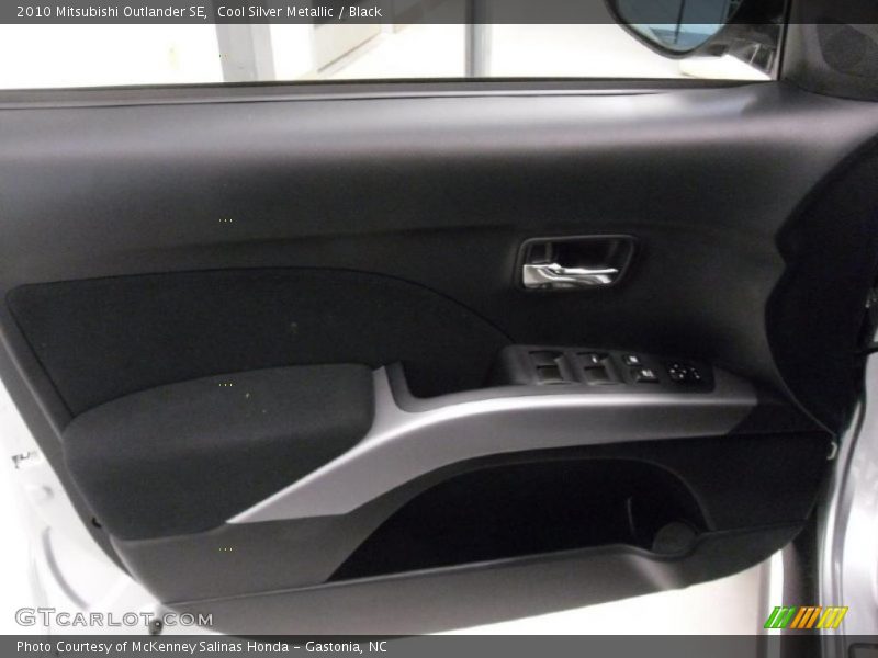 Cool Silver Metallic / Black 2010 Mitsubishi Outlander SE