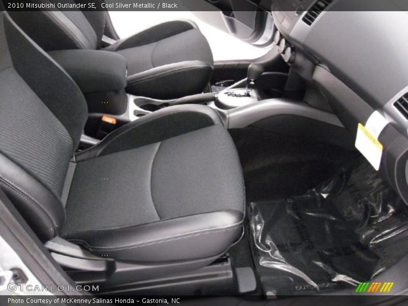 Cool Silver Metallic / Black 2010 Mitsubishi Outlander SE