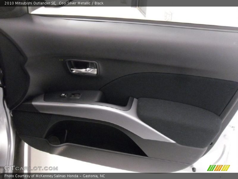 Cool Silver Metallic / Black 2010 Mitsubishi Outlander SE