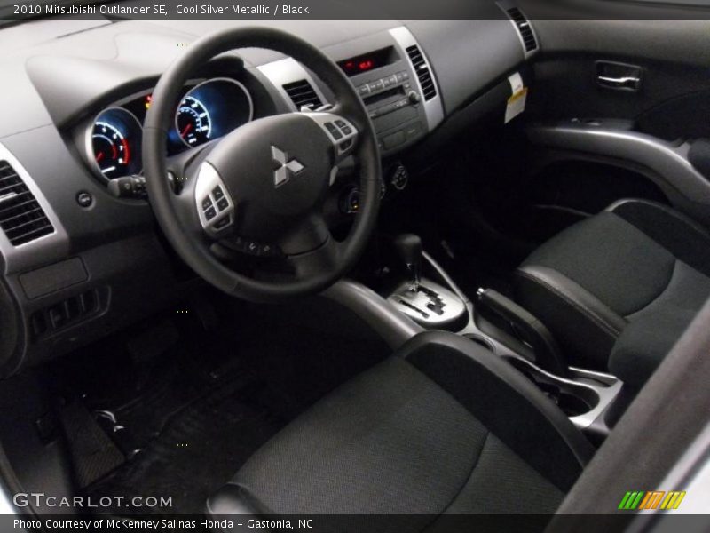 Cool Silver Metallic / Black 2010 Mitsubishi Outlander SE
