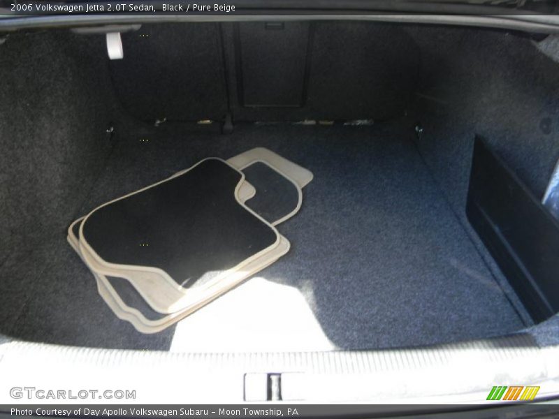 Black / Pure Beige 2006 Volkswagen Jetta 2.0T Sedan