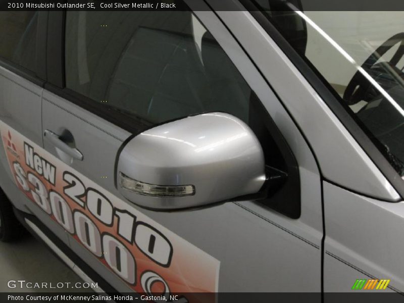 Cool Silver Metallic / Black 2010 Mitsubishi Outlander SE