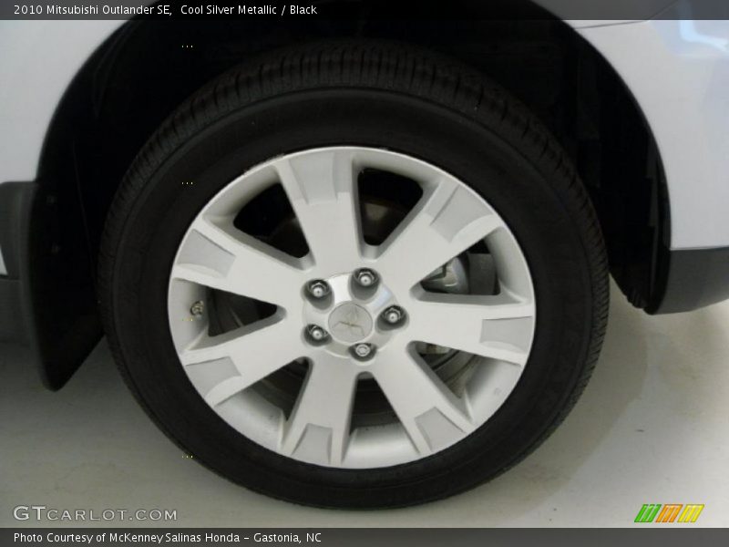 Cool Silver Metallic / Black 2010 Mitsubishi Outlander SE