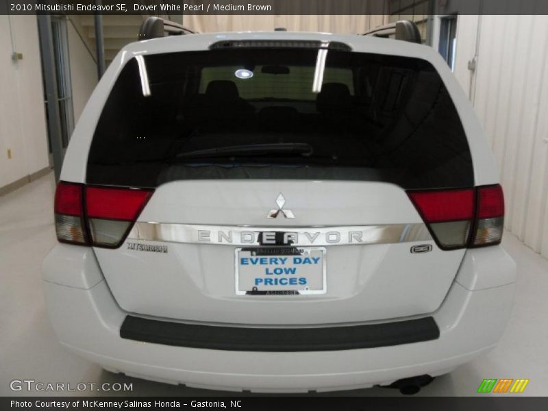 Dover White Pearl / Medium Brown 2010 Mitsubishi Endeavor SE