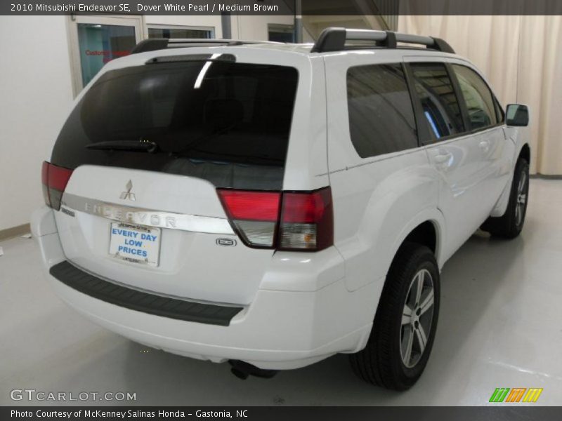 Dover White Pearl / Medium Brown 2010 Mitsubishi Endeavor SE