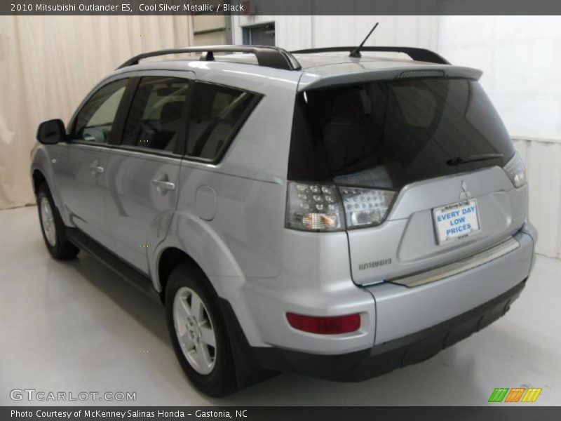 Cool Silver Metallic / Black 2010 Mitsubishi Outlander ES