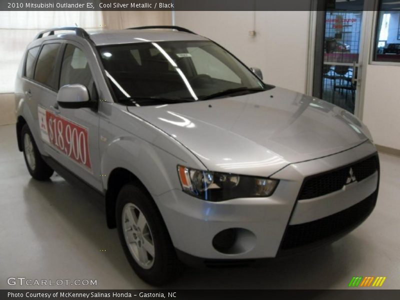 Cool Silver Metallic / Black 2010 Mitsubishi Outlander ES