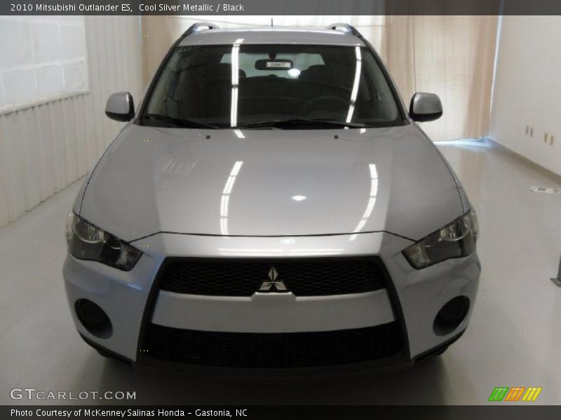 Cool Silver Metallic / Black 2010 Mitsubishi Outlander ES