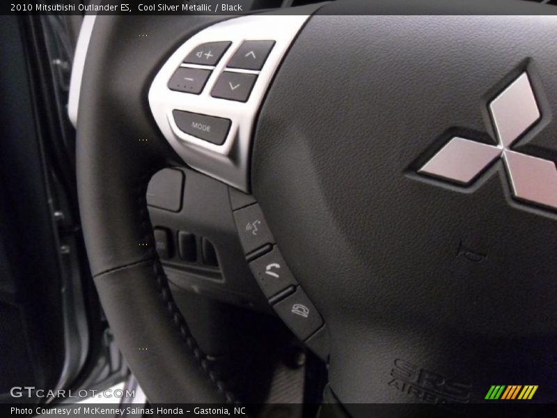 Cool Silver Metallic / Black 2010 Mitsubishi Outlander ES