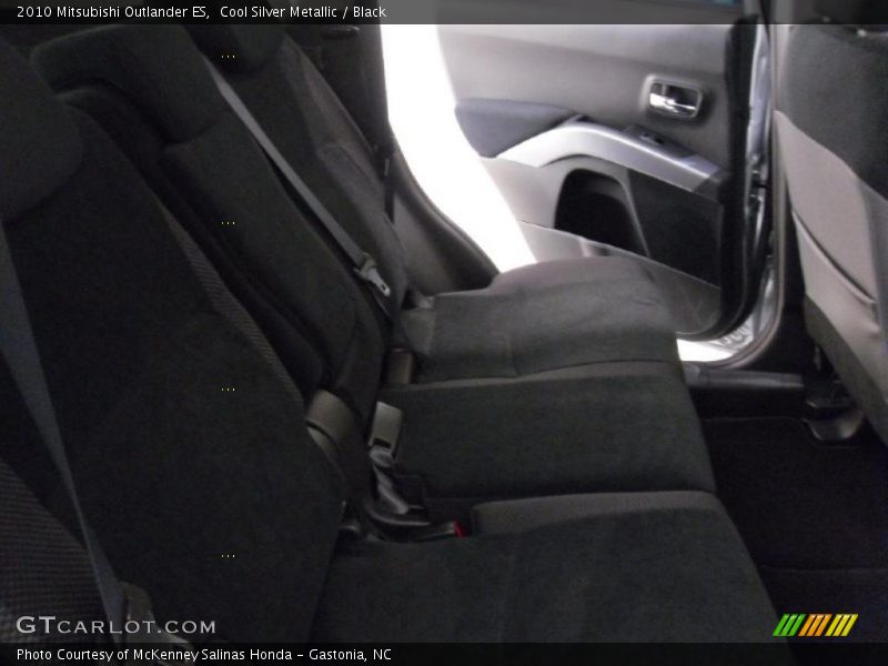 Cool Silver Metallic / Black 2010 Mitsubishi Outlander ES