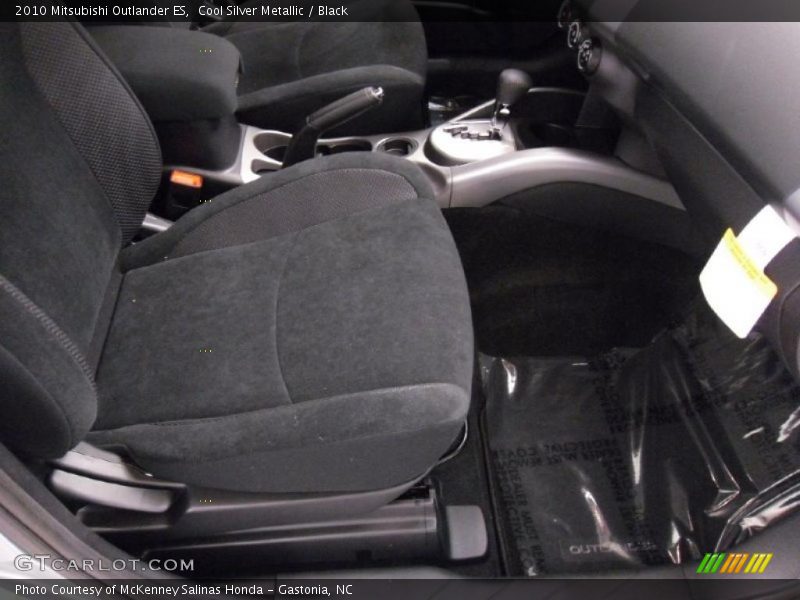 Cool Silver Metallic / Black 2010 Mitsubishi Outlander ES