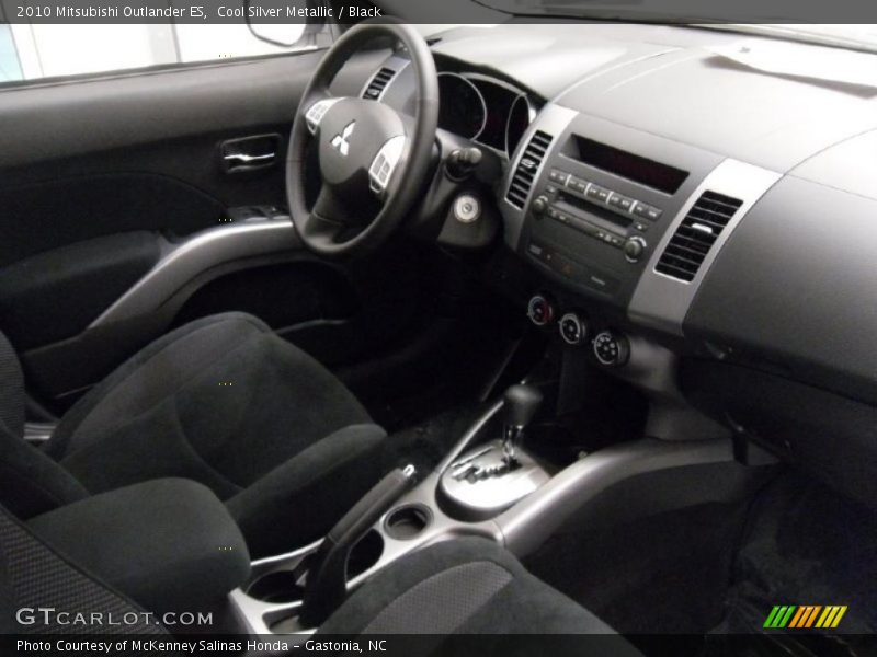 Cool Silver Metallic / Black 2010 Mitsubishi Outlander ES