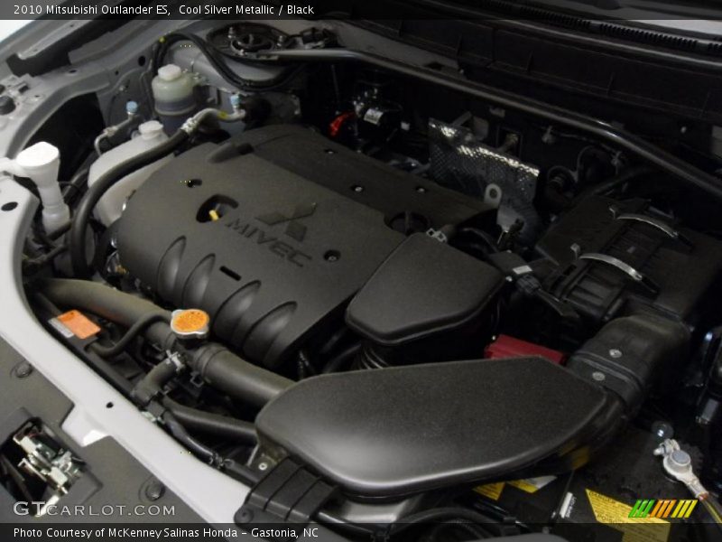 Cool Silver Metallic / Black 2010 Mitsubishi Outlander ES