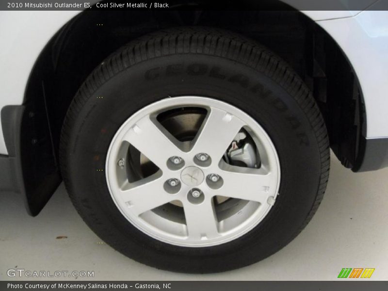 Cool Silver Metallic / Black 2010 Mitsubishi Outlander ES