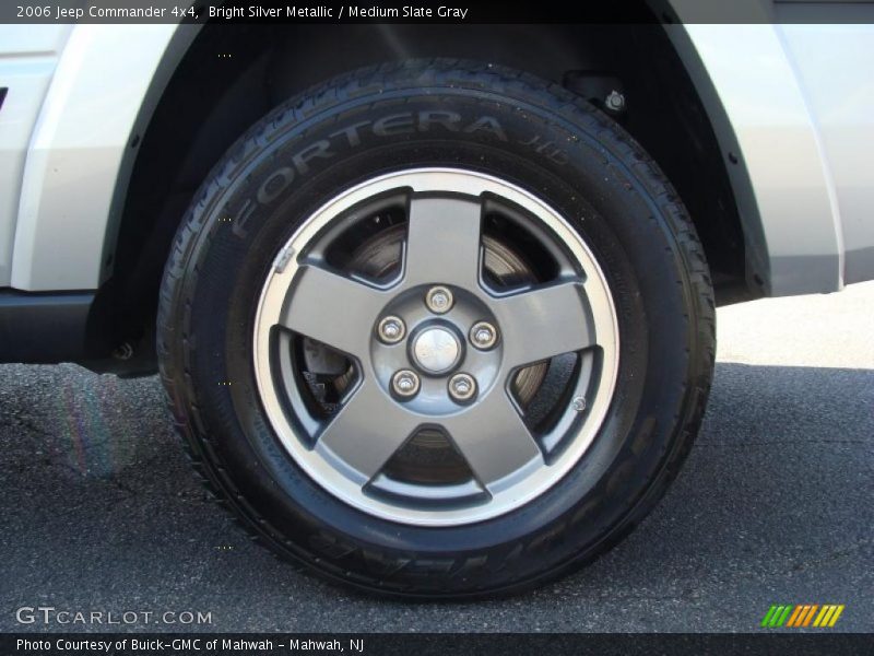 Bright Silver Metallic / Medium Slate Gray 2006 Jeep Commander 4x4