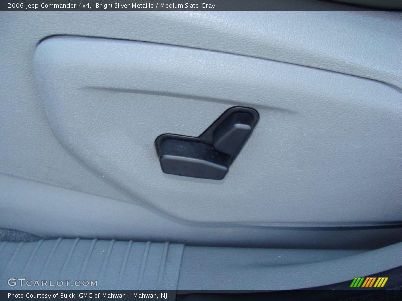Bright Silver Metallic / Medium Slate Gray 2006 Jeep Commander 4x4