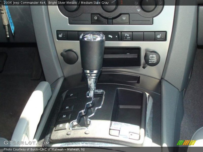 Bright Silver Metallic / Medium Slate Gray 2006 Jeep Commander 4x4