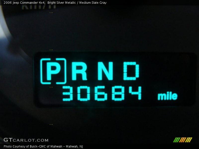 Bright Silver Metallic / Medium Slate Gray 2006 Jeep Commander 4x4