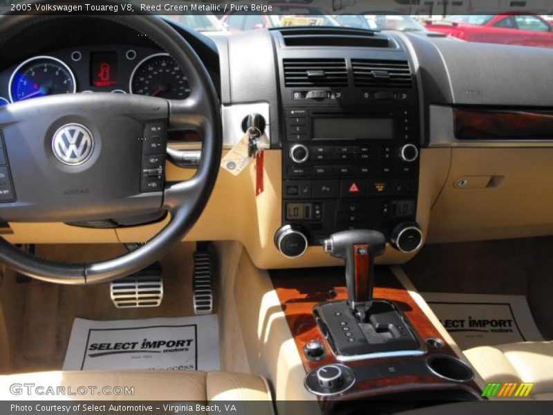 Reed Green Metallic / Pure Beige 2005 Volkswagen Touareg V8