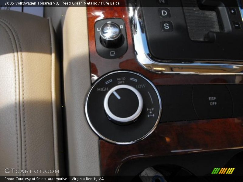 Reed Green Metallic / Pure Beige 2005 Volkswagen Touareg V8