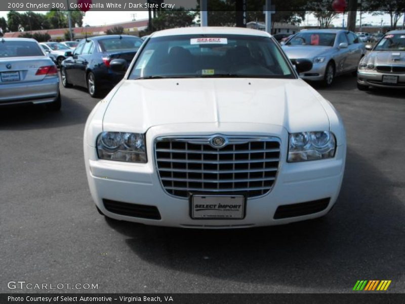 Cool Vanilla White / Dark Slate Gray 2009 Chrysler 300