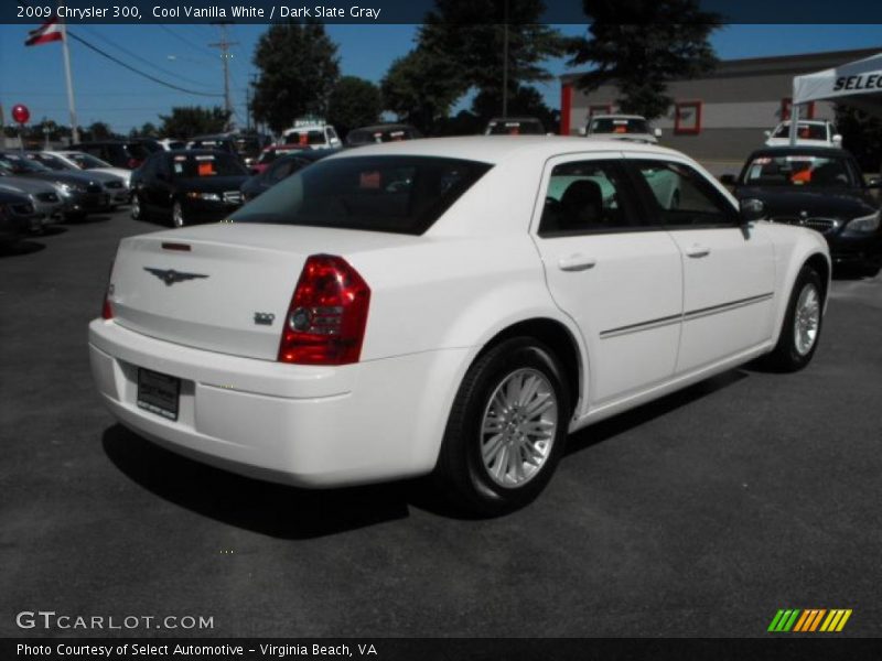 Cool Vanilla White / Dark Slate Gray 2009 Chrysler 300