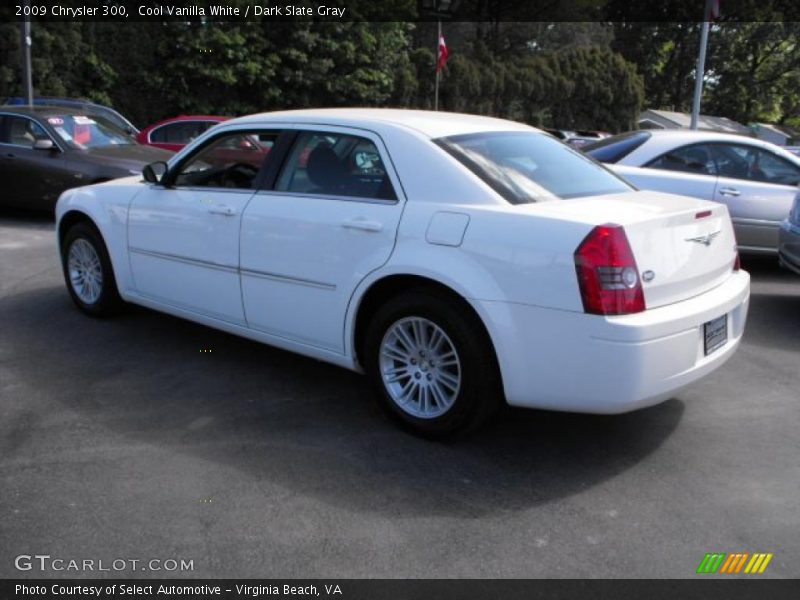 Cool Vanilla White / Dark Slate Gray 2009 Chrysler 300