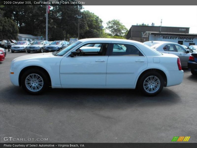 Cool Vanilla White / Dark Slate Gray 2009 Chrysler 300