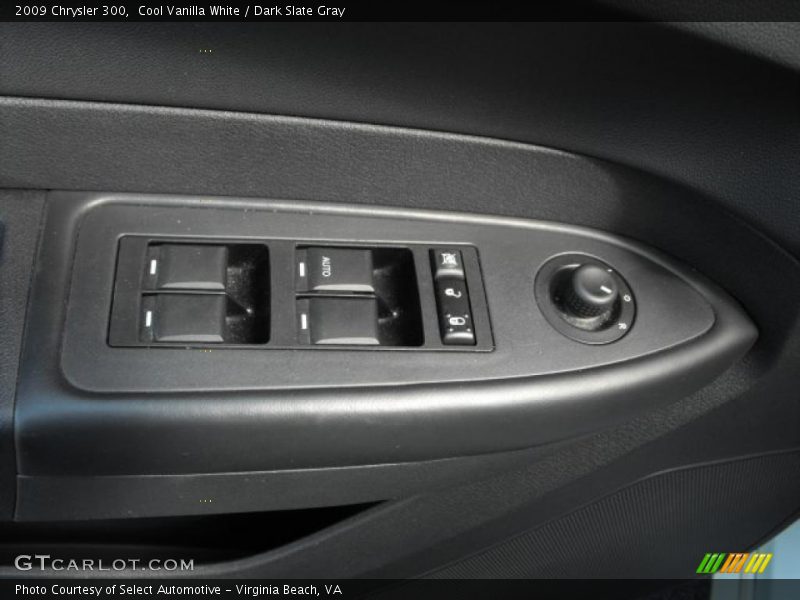 Cool Vanilla White / Dark Slate Gray 2009 Chrysler 300