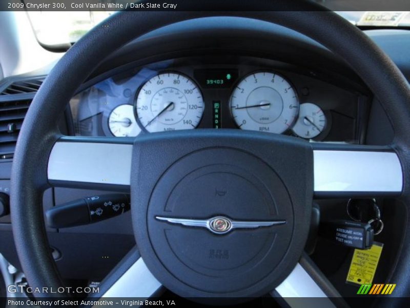 Cool Vanilla White / Dark Slate Gray 2009 Chrysler 300