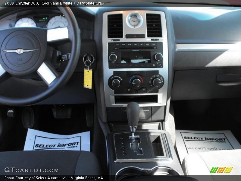 Cool Vanilla White / Dark Slate Gray 2009 Chrysler 300