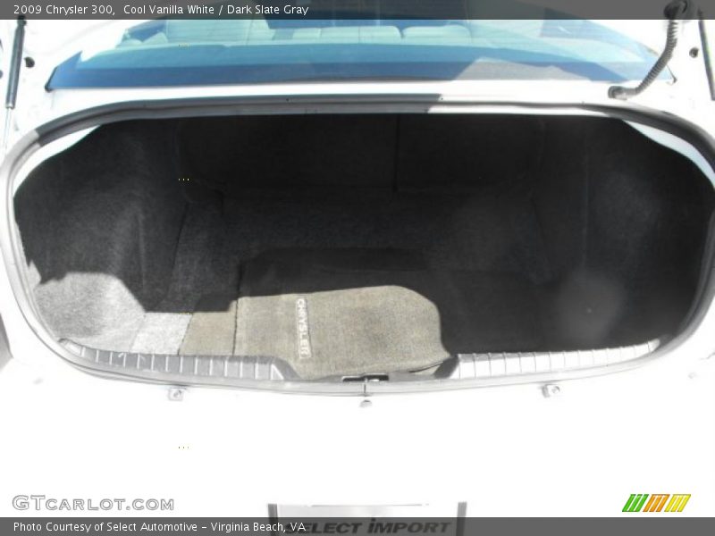 Cool Vanilla White / Dark Slate Gray 2009 Chrysler 300