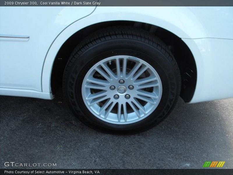 Cool Vanilla White / Dark Slate Gray 2009 Chrysler 300