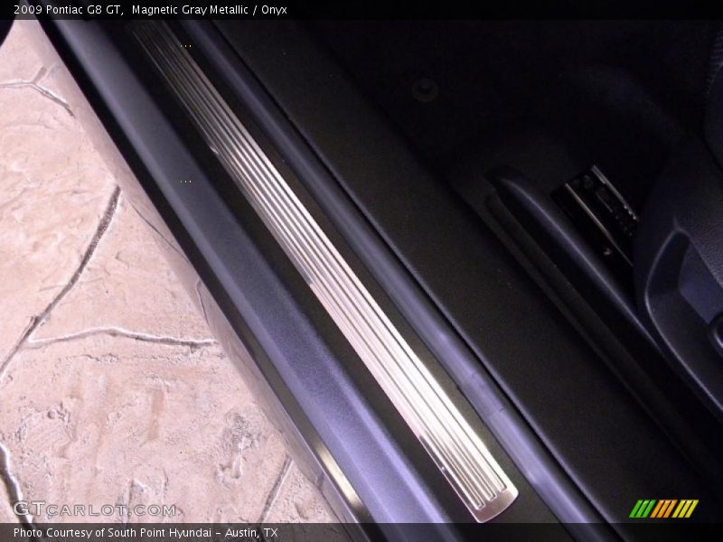 Magnetic Gray Metallic / Onyx 2009 Pontiac G8 GT