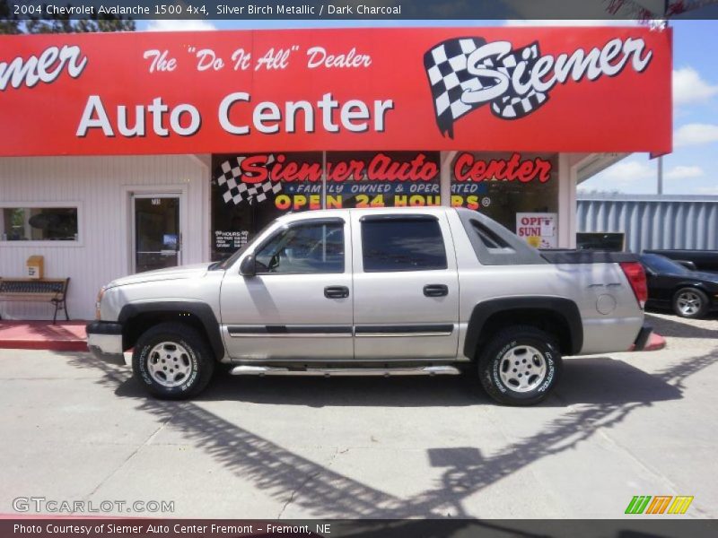 Silver Birch Metallic / Dark Charcoal 2004 Chevrolet Avalanche 1500 4x4