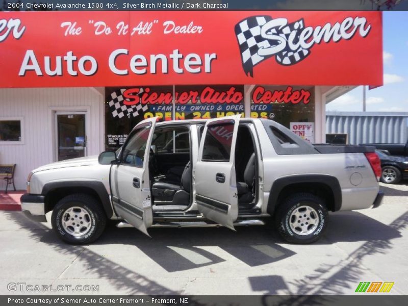 Silver Birch Metallic / Dark Charcoal 2004 Chevrolet Avalanche 1500 4x4