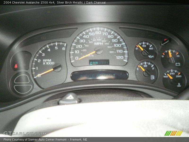 Silver Birch Metallic / Dark Charcoal 2004 Chevrolet Avalanche 1500 4x4