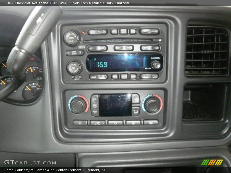 Silver Birch Metallic / Dark Charcoal 2004 Chevrolet Avalanche 1500 4x4