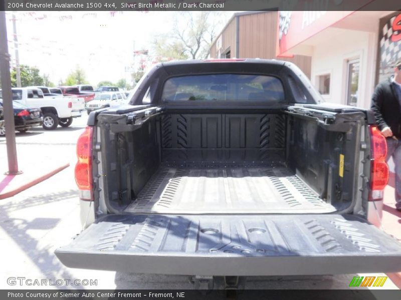Silver Birch Metallic / Dark Charcoal 2004 Chevrolet Avalanche 1500 4x4