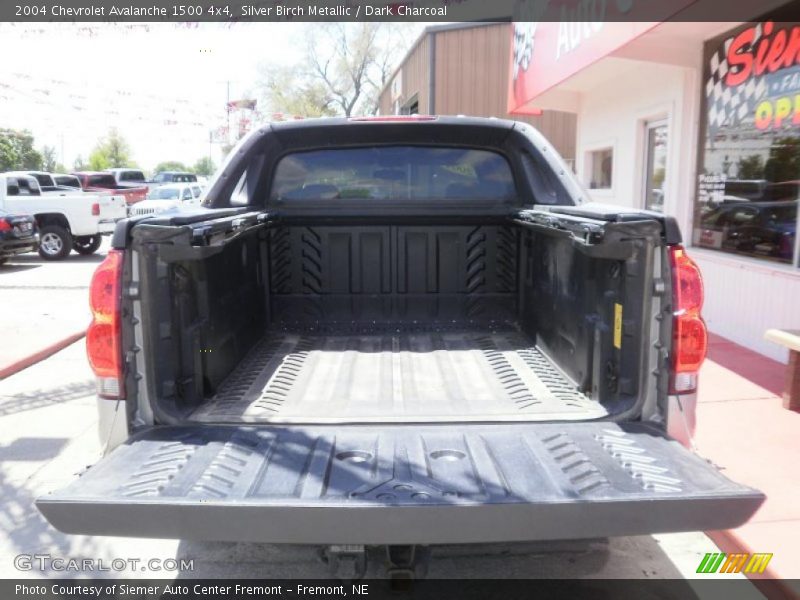 Silver Birch Metallic / Dark Charcoal 2004 Chevrolet Avalanche 1500 4x4