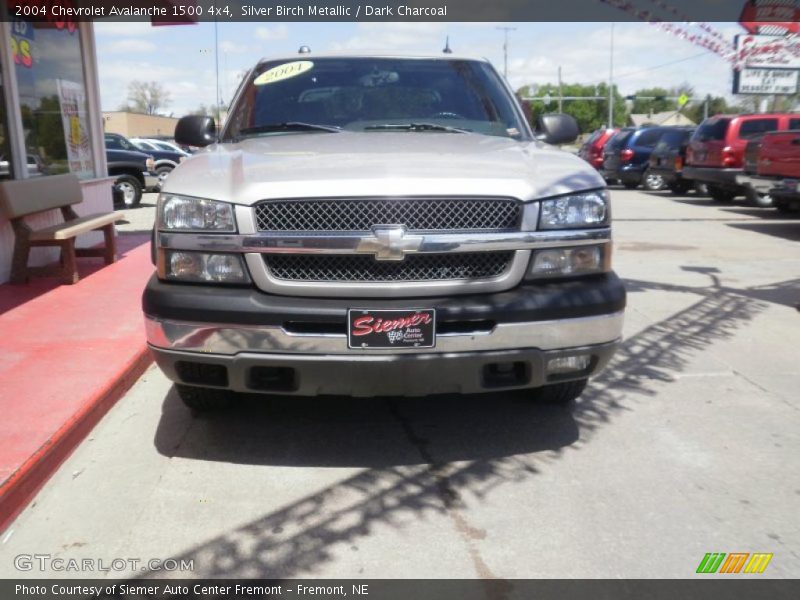 Silver Birch Metallic / Dark Charcoal 2004 Chevrolet Avalanche 1500 4x4