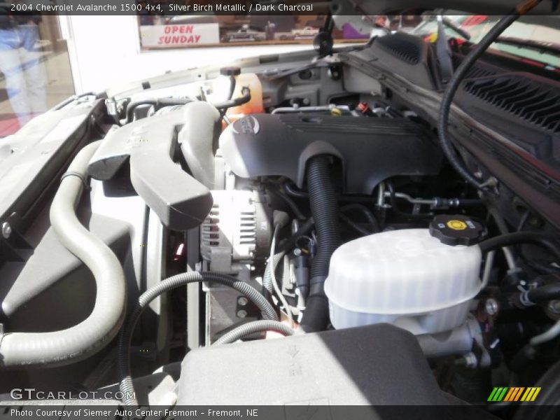 Silver Birch Metallic / Dark Charcoal 2004 Chevrolet Avalanche 1500 4x4