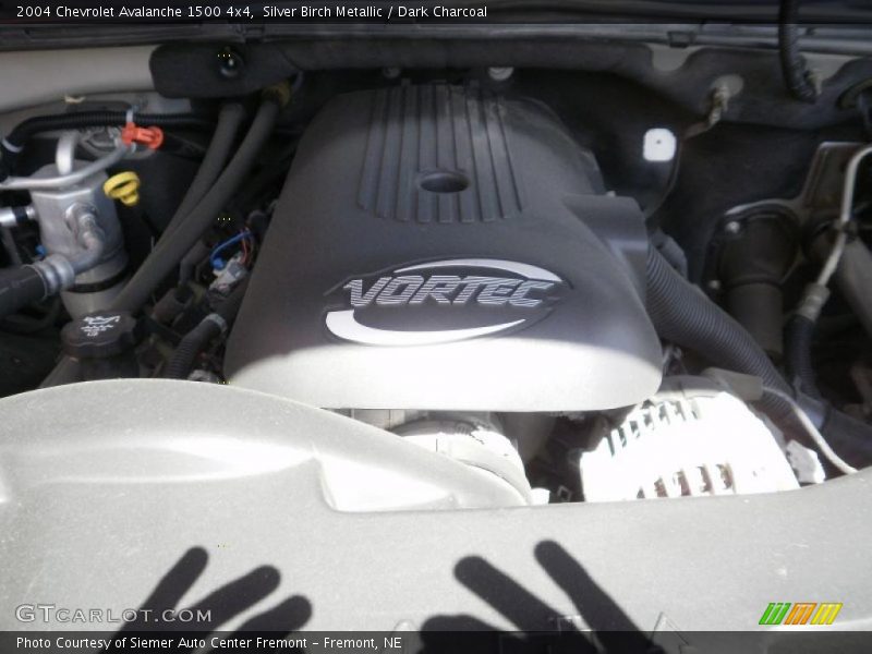 Silver Birch Metallic / Dark Charcoal 2004 Chevrolet Avalanche 1500 4x4