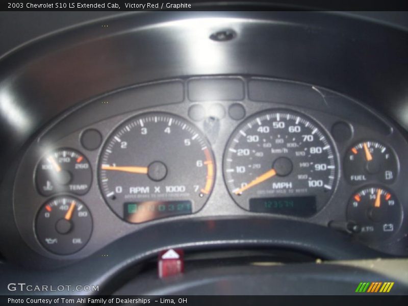 Victory Red / Graphite 2003 Chevrolet S10 LS Extended Cab